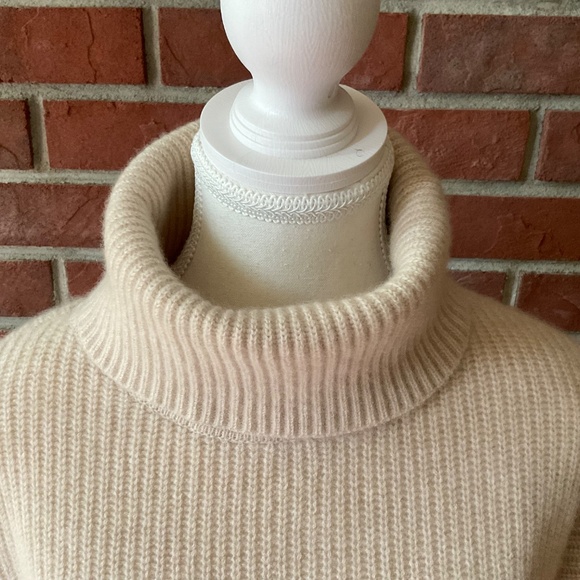 Pura Cashmere Fisherman Rib Knit Turtleneck Beige Sweater Size S NWOT - Picture 9 of 16